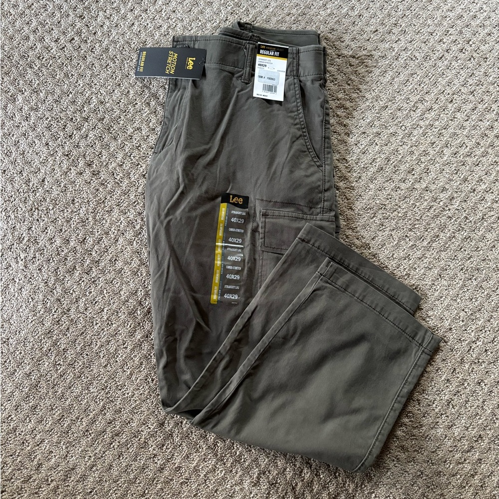 NWT Lee Men’s Straight Leg Cargo Stretch Pants